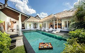 Villa Noa by Optimum Bali - 10min walk to Central Seminyak